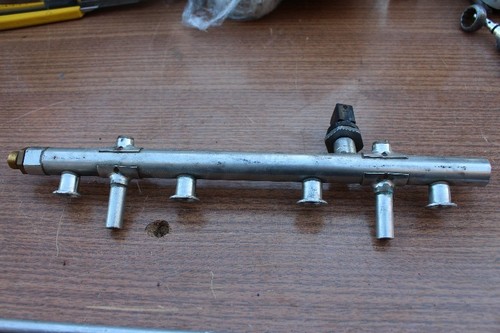 VW S3 8V TTS 8S VW Golf 7 R Seat Einspritzleiste Kraftstoffverteiler 06K133317C