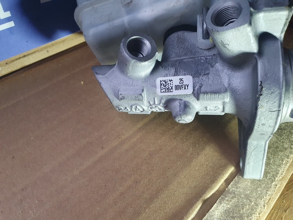 BMW 1 3 SERIES E90 BRAKE SERVO WITH FLUID BOTTLE TANK RESERVOIR 2.0 eBay