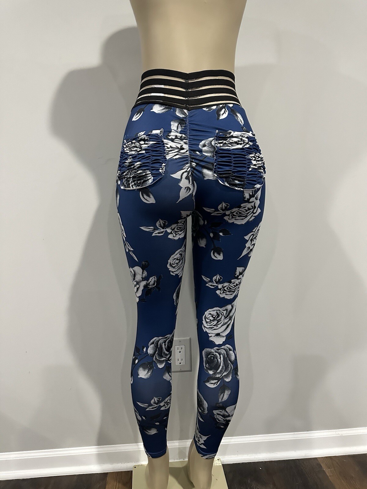 Scrunch Bum Blue Floral High Rise Leggings for Women Size Small-image