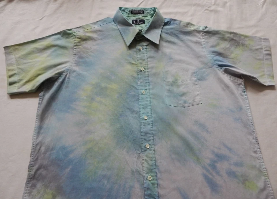 Camisa Tie Dye Negra Azul Verde Manga Corta Abotonada - XL Para Hombre Hecha a Mano Foto 3 de 4