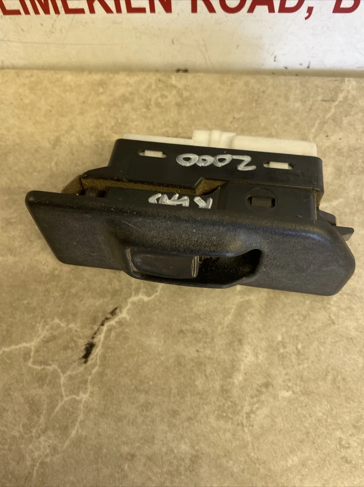 ISUZU TROOPER 2000 YEAR RHD REAR RIGHT WINDOW SWITCH 897090-0092 - Image 2 of 4