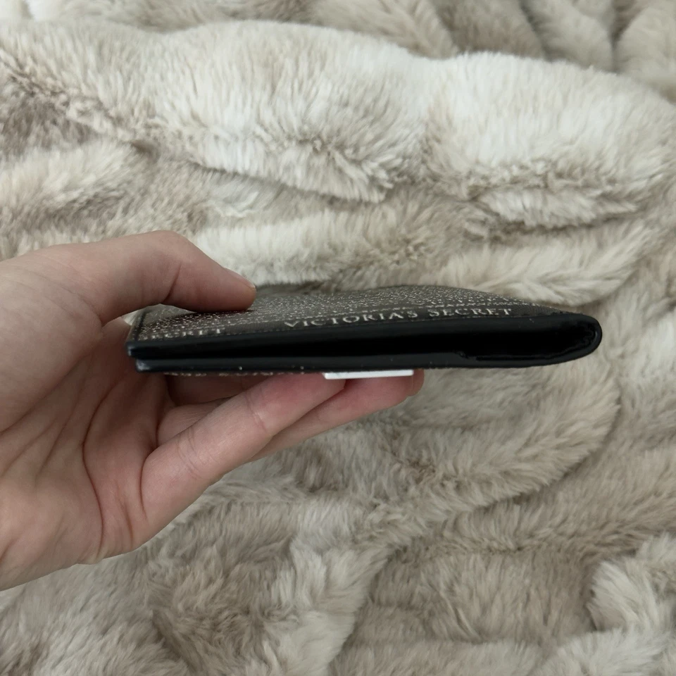 Funda para pasaporte Victoria's Secret - blanco y negro Foto 4 de 4