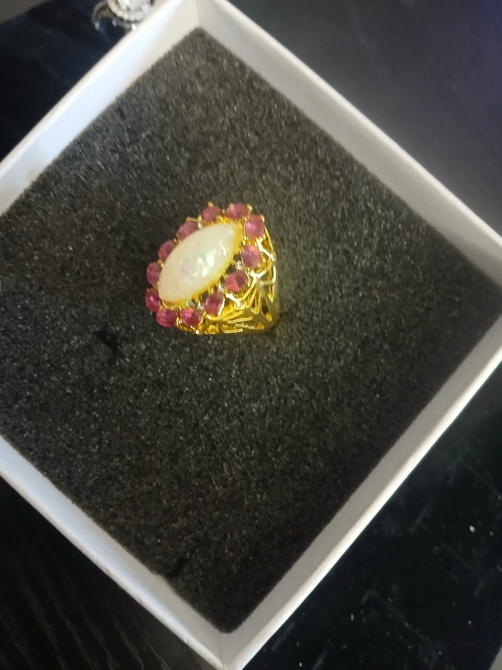 красивое кольцо с камнями размер 8,5 - Изображение 3 из 4