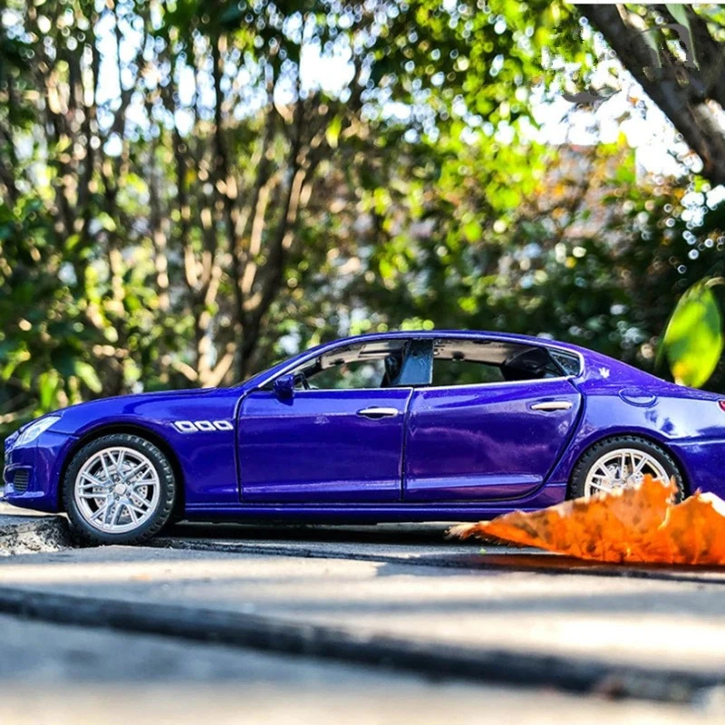 1:32 Maserati Quattroporte Diecast Aleación Modelo Coche Modelo Miniatura Juguete Niño NUEVO Foto 3 de 4