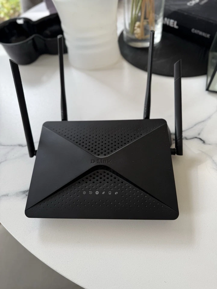 D-Link DIR-878 AC1900 Dual-Band Gigabit Wi-Fi Router + Ethernet Cable Bundle - Image 3 of 4