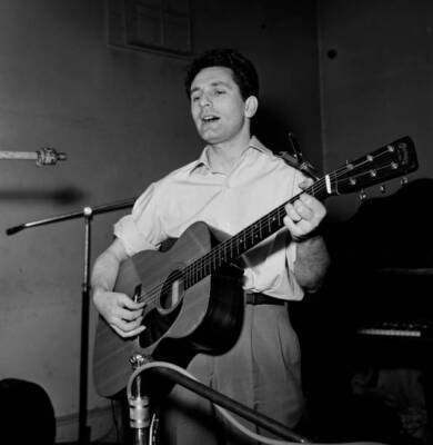Pop and skiffle singer Lonnie Donegan 1950s Old Photo 2