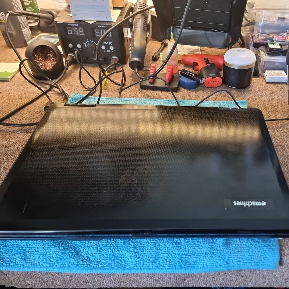 E-Machines E525 Intel Celeron 2.2Ghz 320GB HDD 3GB Win 10 Webcam Laptop - Image 4 of 4