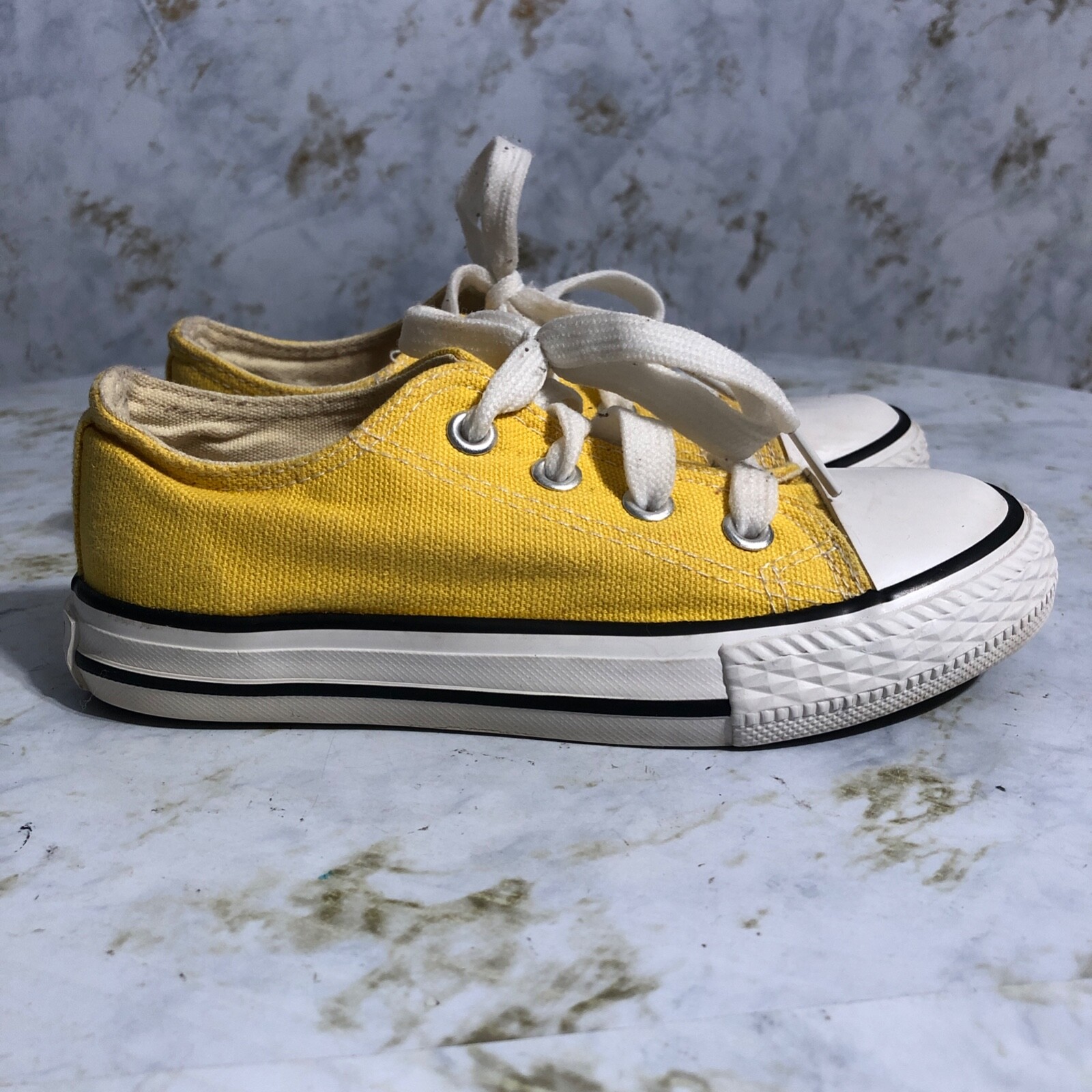 SAOLA Opoee 30 Youth Kids Size 12 Shoes Yellow White Athletic Low Top Casual Sneakers