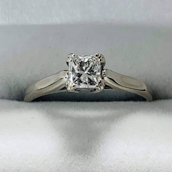 18kt white gold diamond ring deals