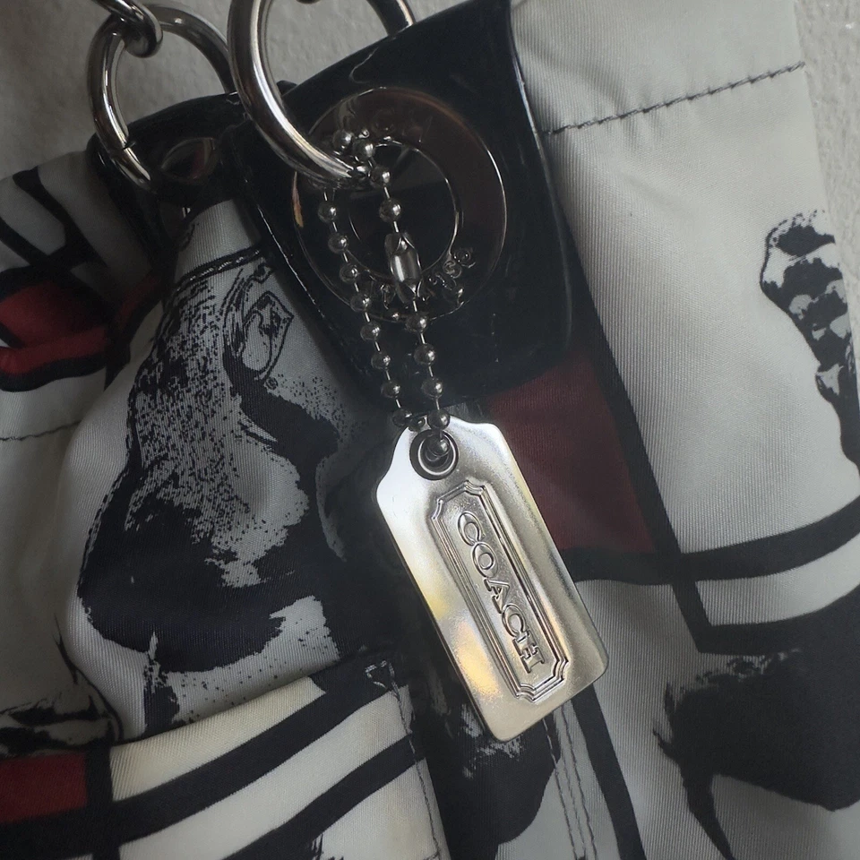 Bolsa tote RARA COACH X UFC edição limitada com bolsa de pulso - Imagem 4 de 4