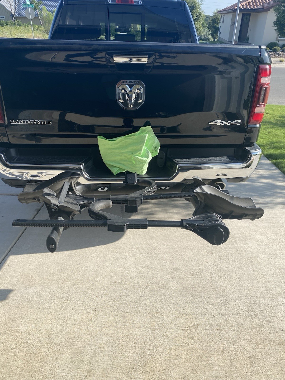 Küat Hitch Mount Bike Rack Platform, 2-Bike Capacity, Black, Protective ...