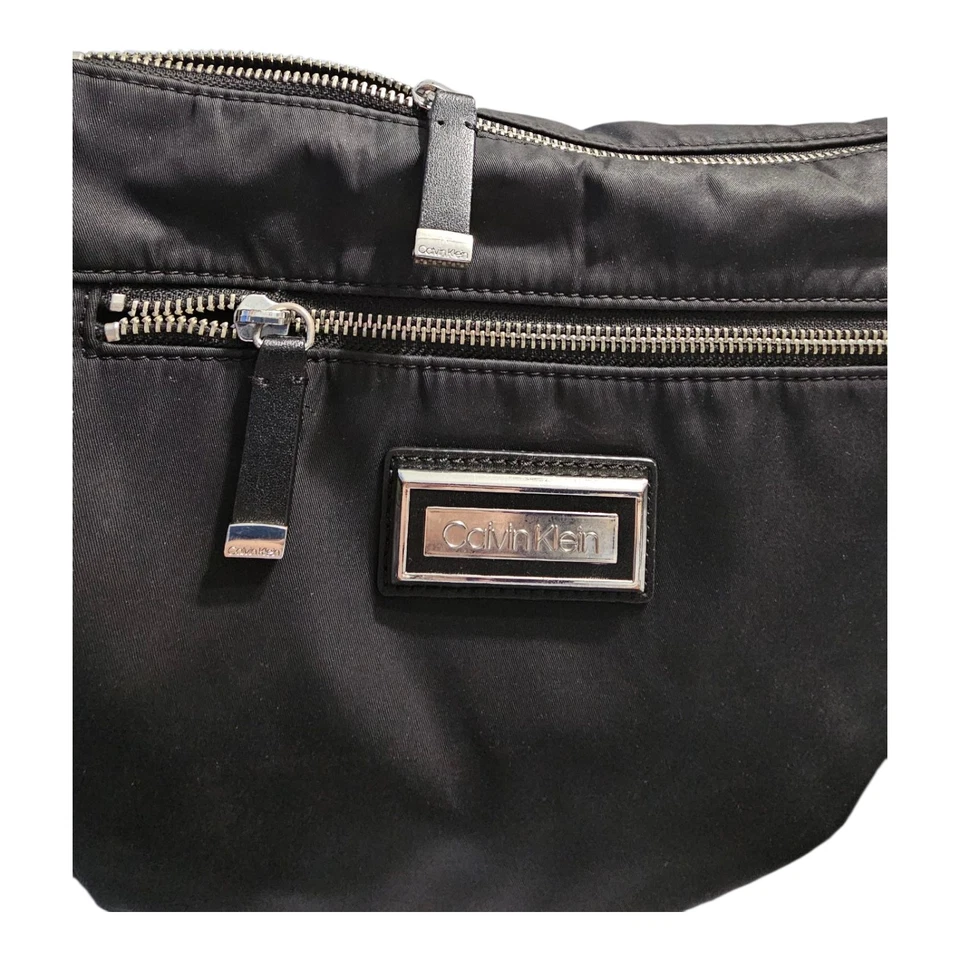 Bolso Bandolera Calvin Klein Belfast Negro Nylon con Correa Ajustable Foto 4 de 4