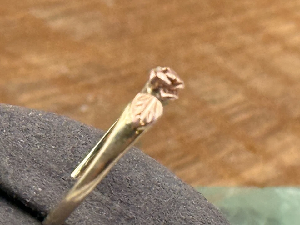 Vintage 10K Solid Yellow Gold Black Hills Gold Rose Band Ring sz 7.25--1837.25 - Image 3 of 4