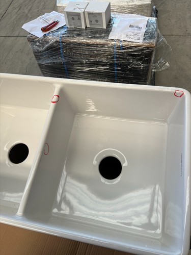 Turner Hastings Novi 85 x 46 Gloss White Farmhouse Butler Sink (Lot 472) - Picture 3 of 9