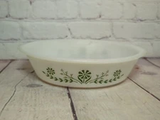 Vintage Glasbake J235 1 Qt. 10" Oval Green Daisy Milk Glass Casserole Dish 