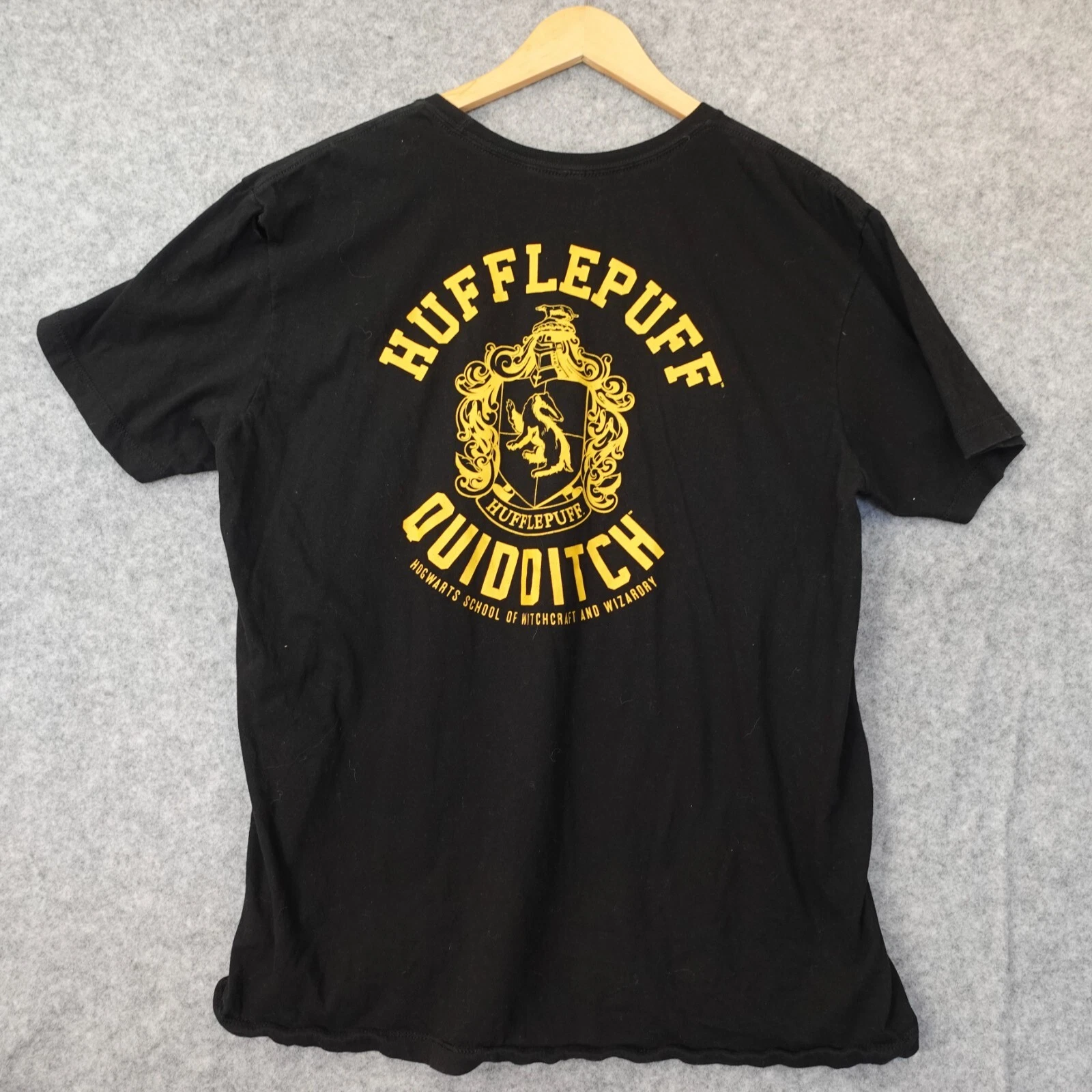Harry Potter Hufflepuff Quidditch Shirt XL Black House Crest Fandom Pop Culture