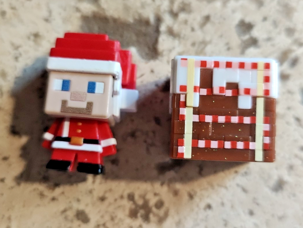 Minecraft 1.25 Inch Christmas Advent Calendar with Santa Elf & Gingerbread Cake Mini Figures