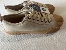 Universal Thread Women's Size 9 Canvas Sneakers with Rubber Toe Cap