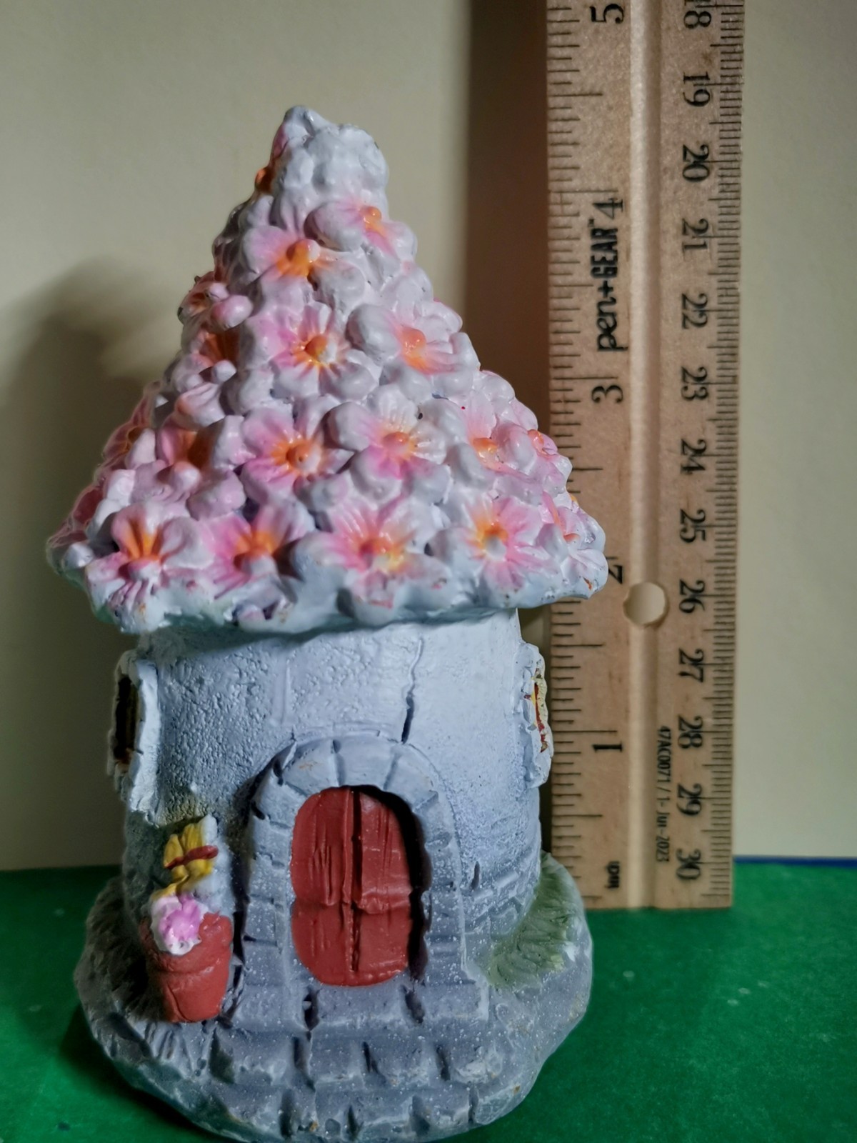 Fairy Garden Stone & Pink Flowers House Resin Figurine 4.5" w/ 2 Accessories 