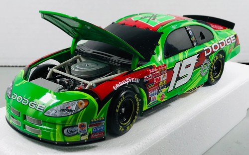 Action - #19 Jeremy Mayfield Mountain Dew AUTOGRAPHED - 1/24 Scale Die Cast Car - Picture 3 of 18
