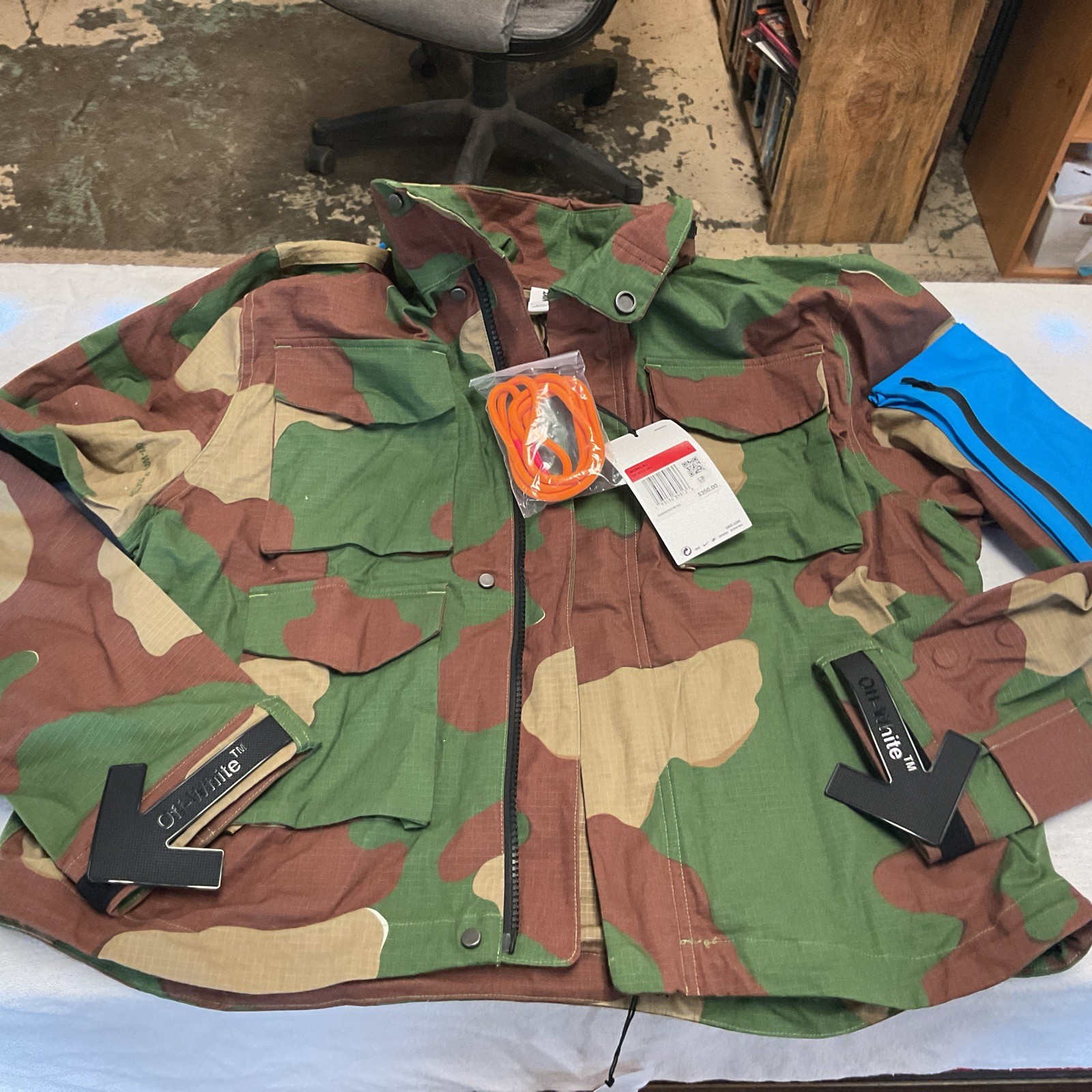 NIKE X OFF-WHITE WOMEN'S CAMO JACKET CK5623-385 Women’s LARGE thumbnail 2