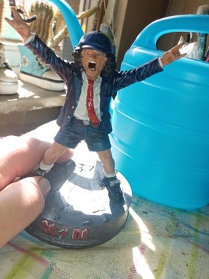 AC/DC Angus Young Resinfigur 15 cm handbemalt Unikat Rock Sammlerfigur