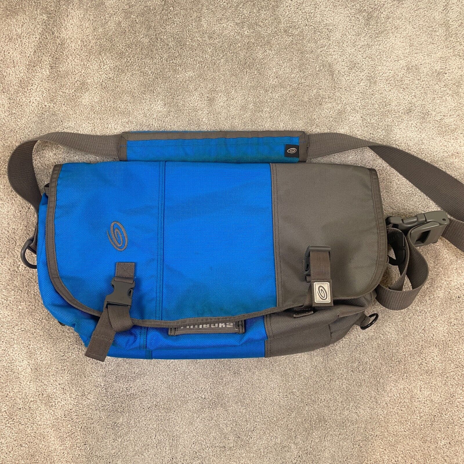 Timbuk2 Classic Messenger Bag with Pockets - Medi… - image 1