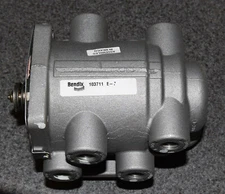 BENDIX TRUCK DUAL AIR BRAKE FOOT TREADLE VALVE 103711 E-7 103711N 10510513 LAV