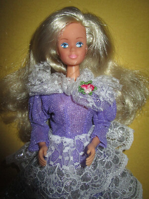 B226) ALTE BLONDE VINTAGE PETRA PLASTY DOLL VIOLETTES VINTAGE KLEID+ALTE STIEFEL