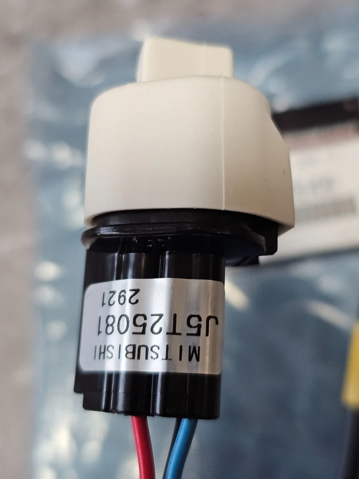 Genuine Mitsubishi OEM SENSOR, ENG CRANK ANGLE MONTERO 1991/10-1999/12 MD303649 - Image 4 of 4