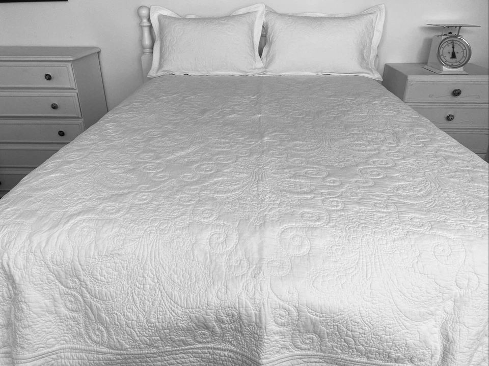 Morgan & Finch King / Queen White Floral Paisley Quilted Coverlet Comforter Set - image 2 of 4