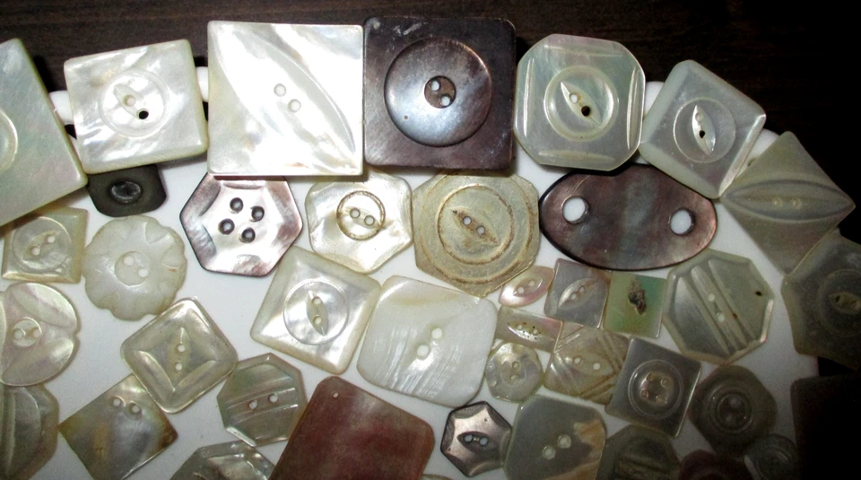 LOTE 60+ BOTONES ANTIGUOS DE MADREPERLA PARA FREGONA - TODAS LAS FORMAS DIFERENTES MUCHOS TALLADOS Foto 4 de 4