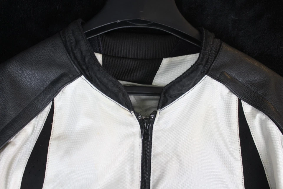 Chaqueta de Motocicleta Icon Para Hombre XL Blanca Negra ARC Performance ACOLCHADA Manchas Blindadas Foto 2 de 4