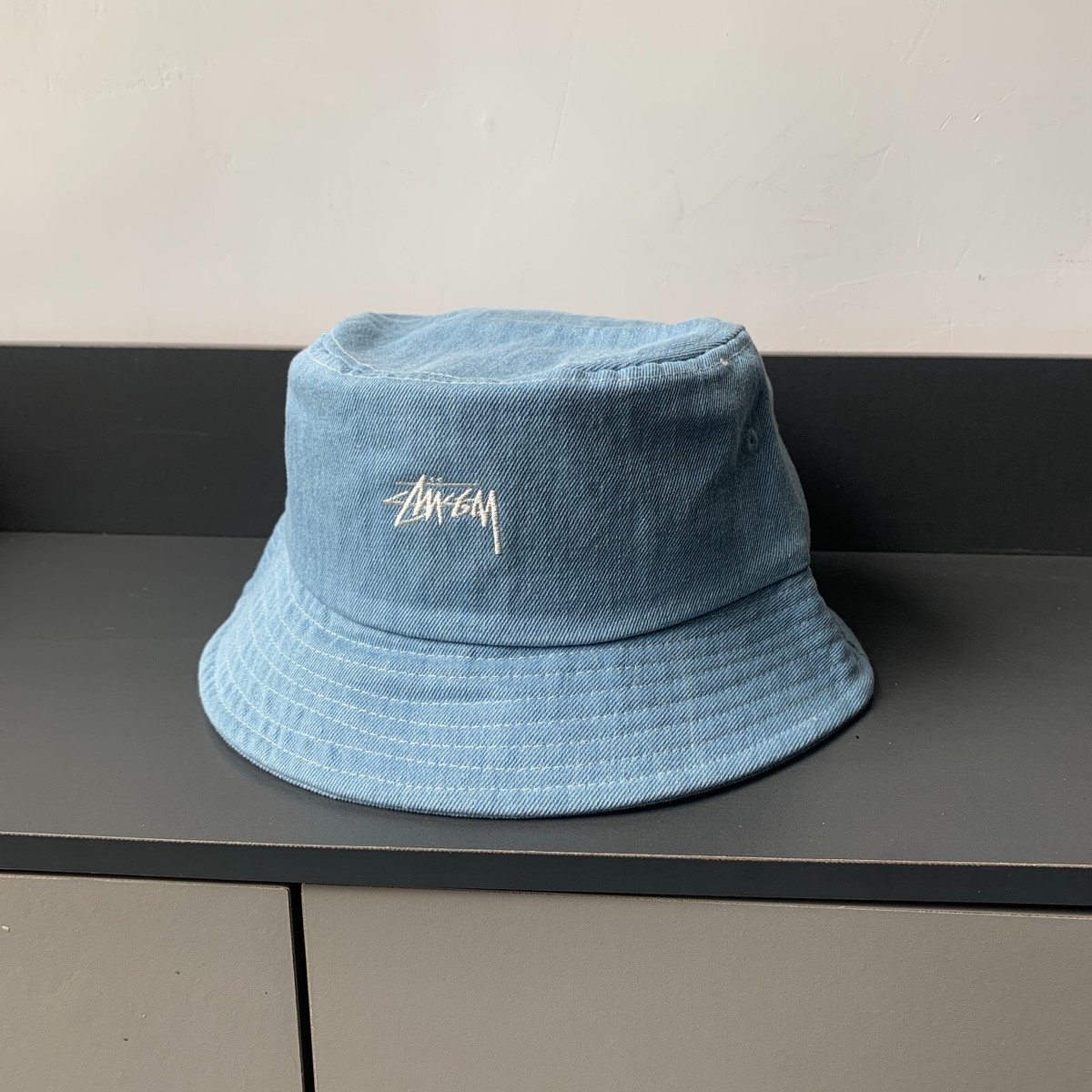 STUSSY★ステューシー★CONTRAST STITCH BUCKET HAT デニム調 BRAND NEW STUSSY CONTRAST STITCH BUCKET HAT LIGHT BLUE - L