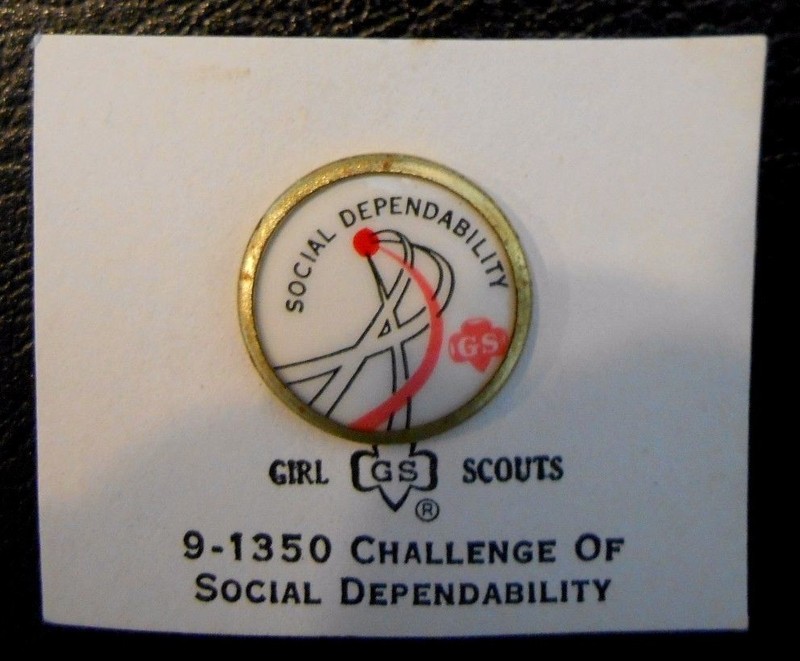 Vtg GSA GIRL SCOUTS CHALLENGE PIN 9-1350 SOCIAL DEPENDABILITY scouting jewelry