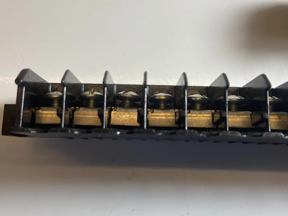 Barrier Terminal Blocks (SET OF 2) 1-Row 8/18-Post Surface-Mount to PCB #14 MAX - Image 3 of 4
