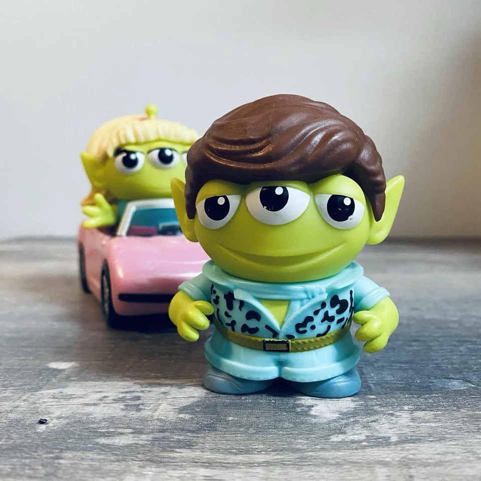 Pixar Alien Remix Barbie и Toy Story Alien Mashup с 2 Фигурками и Кабриолетом * - Изображение 2 из 4