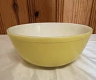 Vintage Pyrex #404 40 Q Nesting Yellow Milk Glass Mixing Bowl