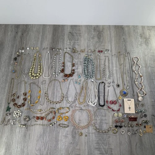 80+ Vintage Costume Jewelry Lot Faux Necklaces Earrings Broaches Signed Wearable