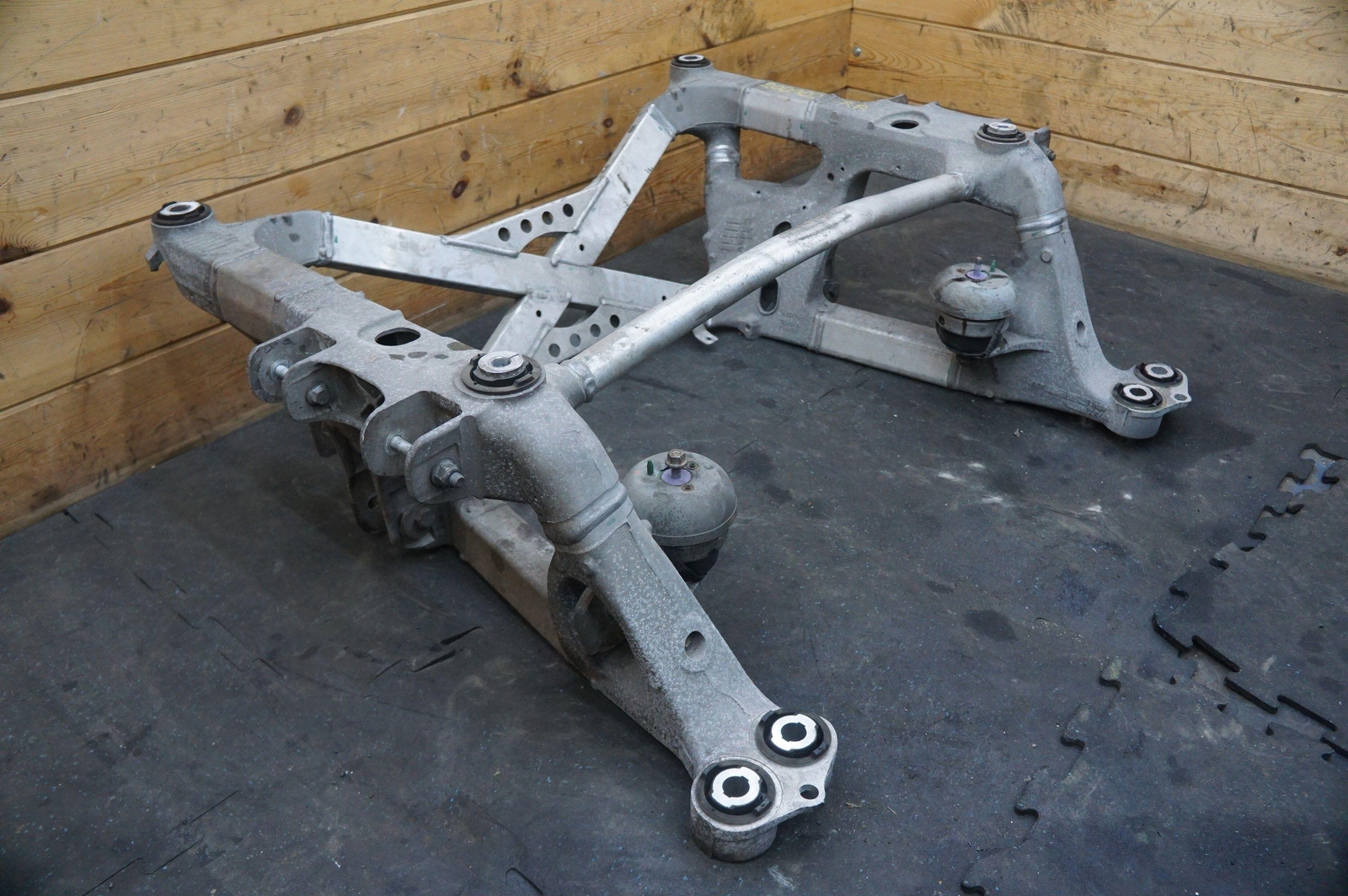 Rear Subframe Undercarriage Support AD43-5R003-BC AD435R003B Aston Martin Rapide