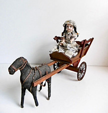 BEL ENSEMBLE ANCIEN - CHARRETTE LENOBLE AVEC CHEVAL ET POUPÉE - ÉPOQUE 1900