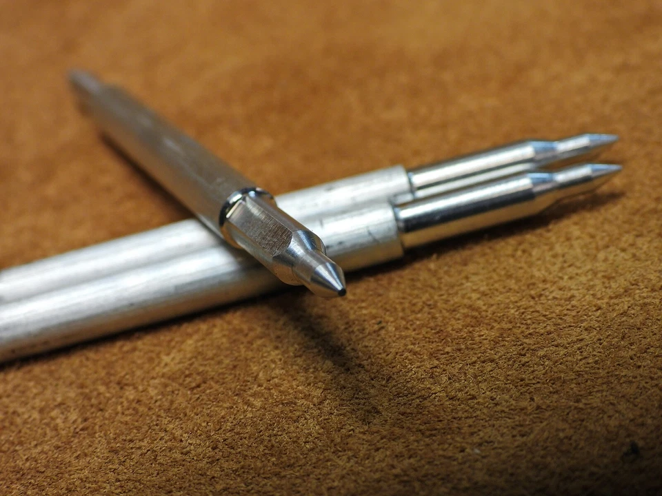 Herramienta de alineación de pivote para cuchillos de bloqueo de eje - Código de trucos de intercambio de escala para hecho en banco Foto 3 de 4