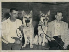 1962 Press Photo Officer Dogget with Major & Officer Coutts with King