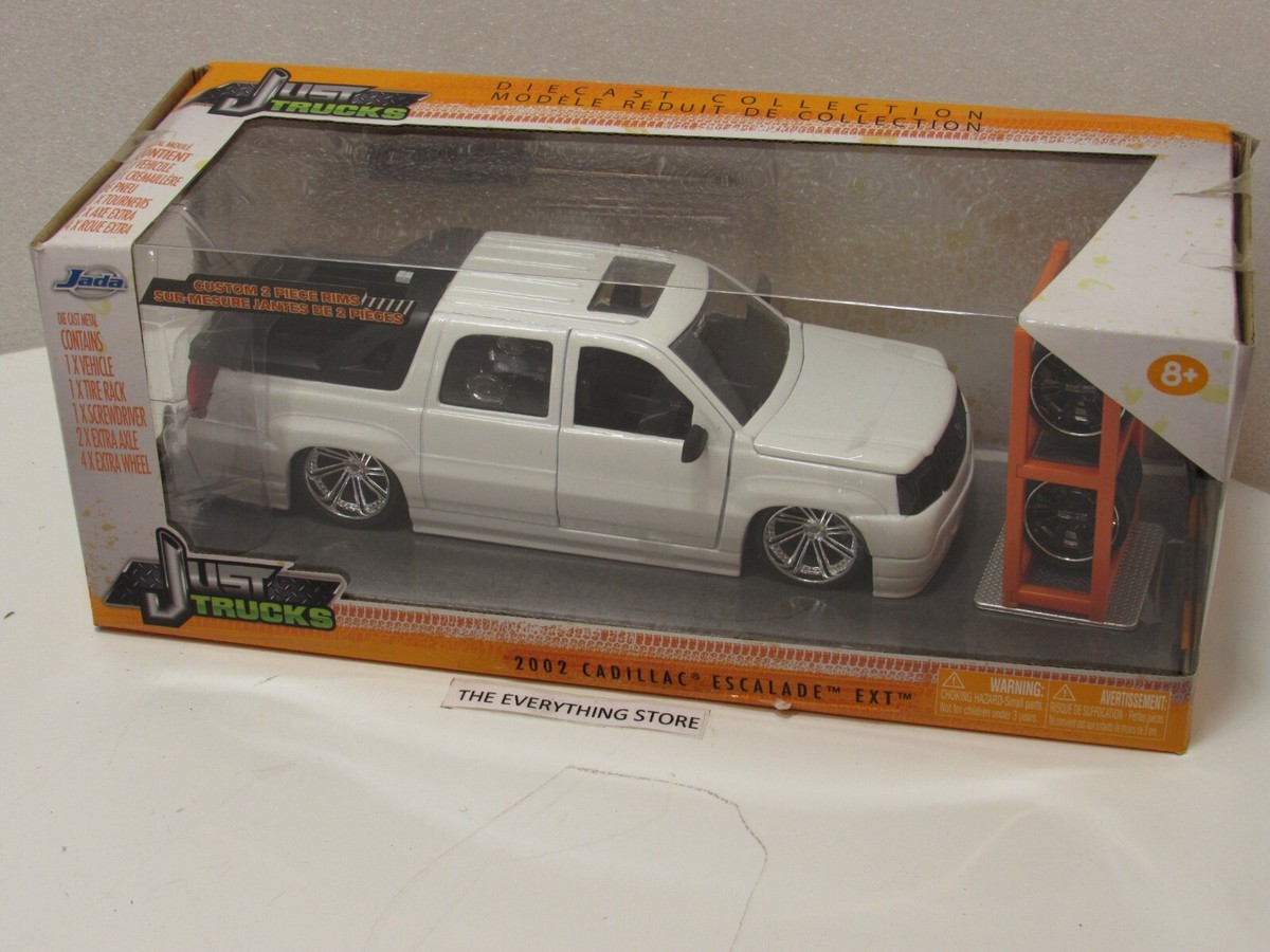 JADA JUST TRUCKS 2002 CADILLAC ESCALADE EXT IN METALLIC WHITE NEW