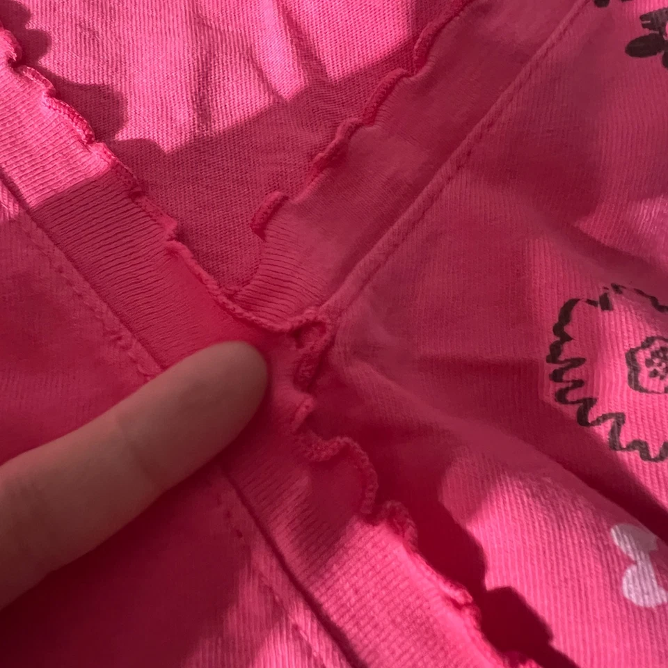 Vestido Fresh Produce Medio Rosa Floral Sobrepelliz Cuello en V Ribete de Lechuga 100% Algodón Foto 4 de 4