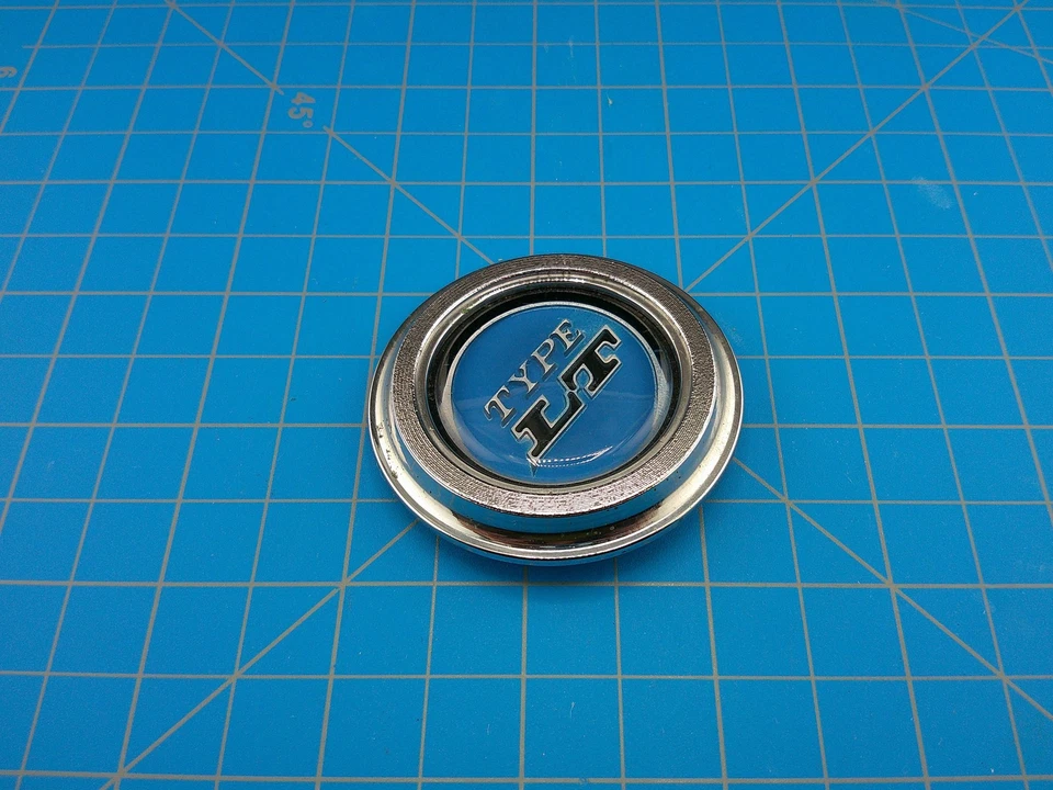 Винтажный центральный колпак колеса Chevrolet Camaro типа LT с эмблемой оригинальный производитель 1970-х металлический - Изображение 3 из 4