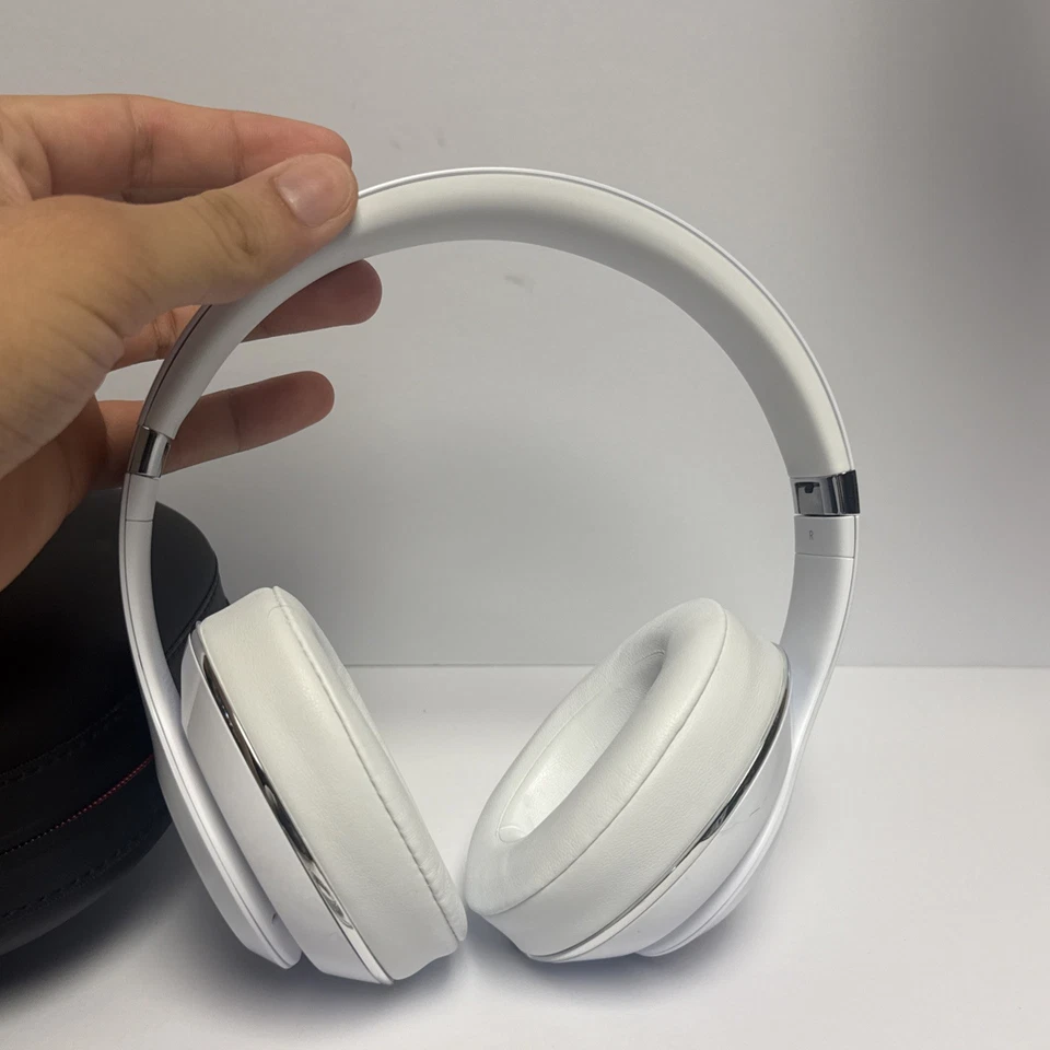 Beats by Dr. Dre Studio2 Wireless Over-the-Ear Headphones - White (Mint) - Image 4 of 4