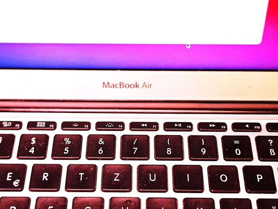 MacBook Air Modell A1465 gebraucht -  Alu / silber - 2013 - Bild 2 von 4