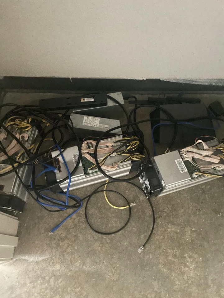 Bitmain Antminer S9 14 TH/s Bitcoin Miner with APW3 Power Supply - Image 3 of 4