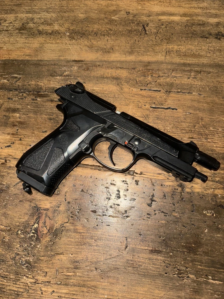 Beretta 90Two CO2 Blowback .177 Caliber BB Gun  - Image 4 of 4